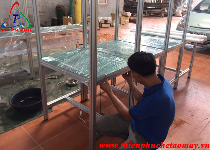 bàn thao tác nhôm định hình 40x40 bàn thao tác nhôm định hình 40x40